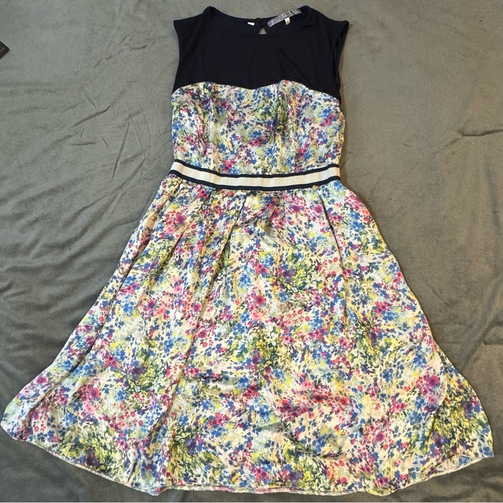 Guess Multicolored A-Line Mini Dress

#1109